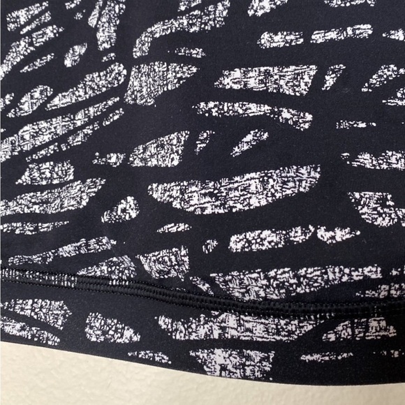 Lululemon Energy bra women’s eight 8 black white GUC no pads - Picture 2 of 5